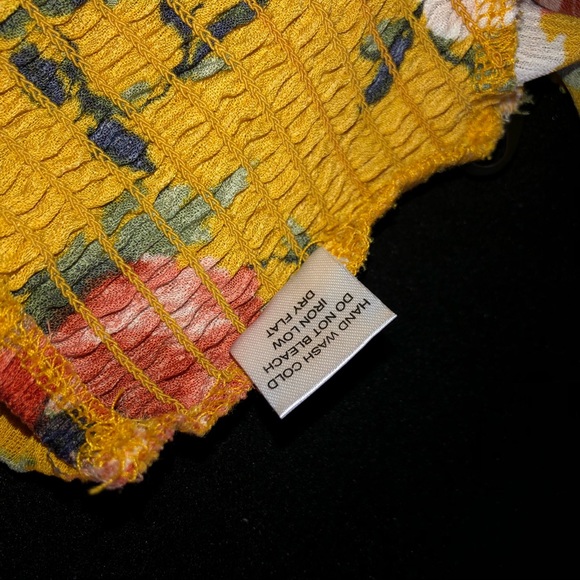 Cropped Flowy Tie Front Floral Top - Picture 6 of 11